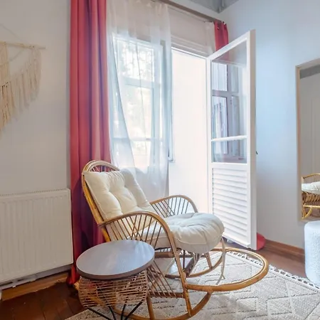 With Balcony Close To Taksim In Cihangir Apartment Istanbul