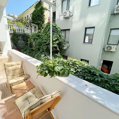 With Balcony Close To Taksim In Cihangir *